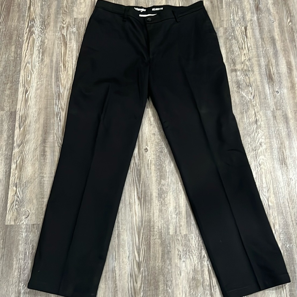 Men’s Relaxed Fit Wrangler Pants